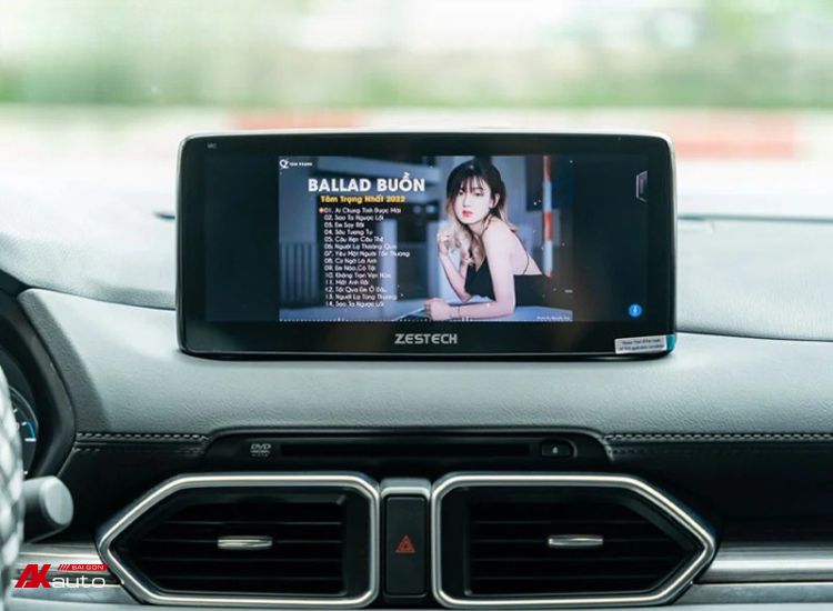 Phần mềm cho màn hình android ô tô với tính năng xem Youtube