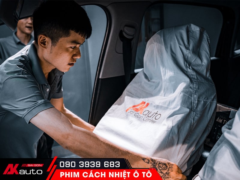 Khi dán phim cách nhiệt ô tô cần đảm bảo nhiều yếu tố khác nhau