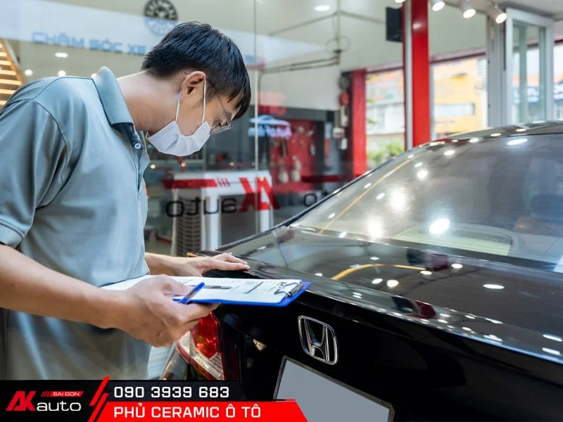 kiểm tra bề mặt sơn ô tô