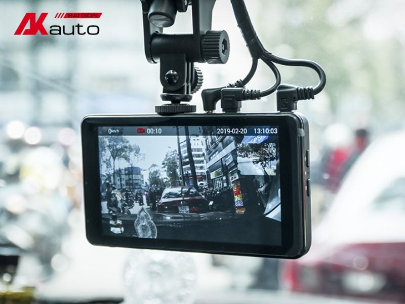 Phân biệt camera hành trình và camera giám sát | Nên lắp loại nào? 1 Camera hành trình dùng để ghi hình lộ trình di chuyển của xe