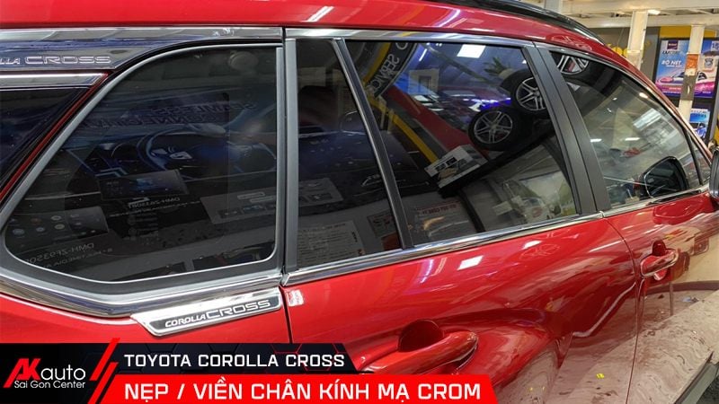 phu-kien-toyota-cross-vien-chan-kinh lắp viền chân kính xe cross