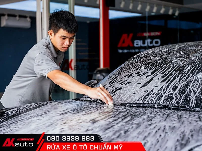Rửa xe ô tô ở các vị trí khe kẽ