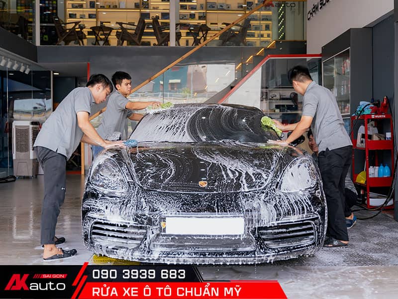 Rửa xe toàn thân