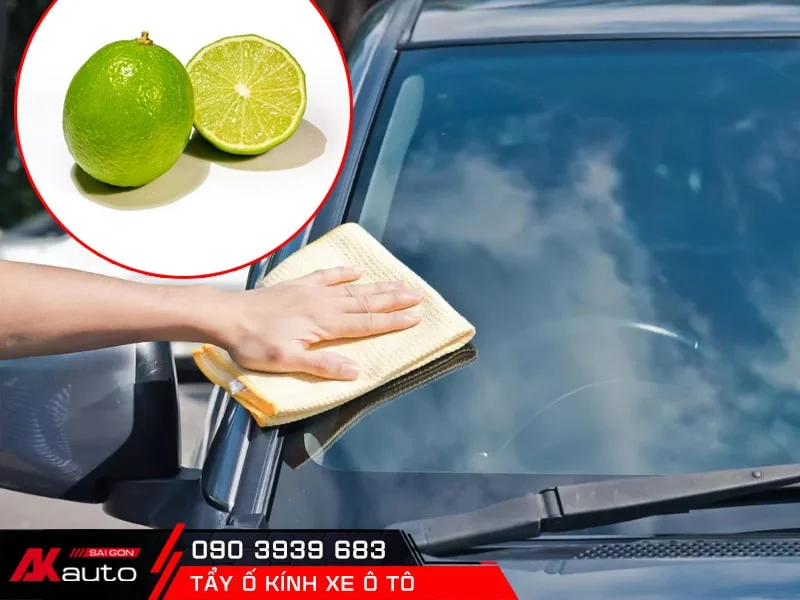 Tẩy ố kính tại nhà bằng chanh tươi