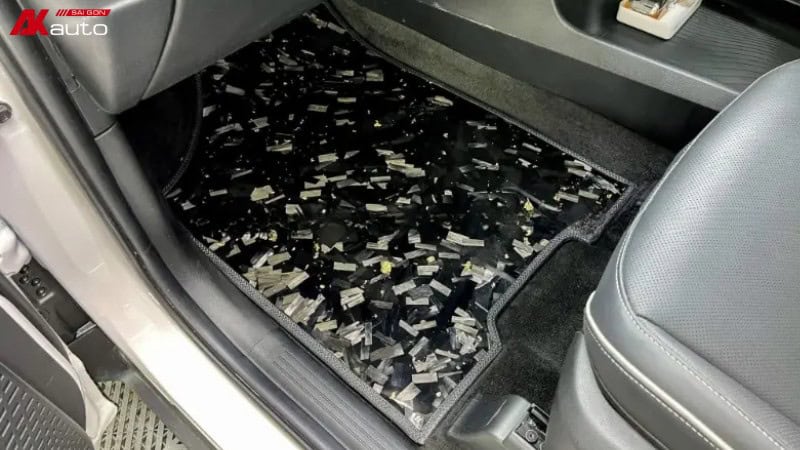 Thảm lót sàn carbon giúp khoang nội thất trông sang trọng hơn
