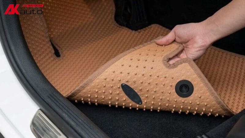 Thảm lót sàn xe thương hiệu Kat cao cấp và được nhiều chủ xe lựa chọn