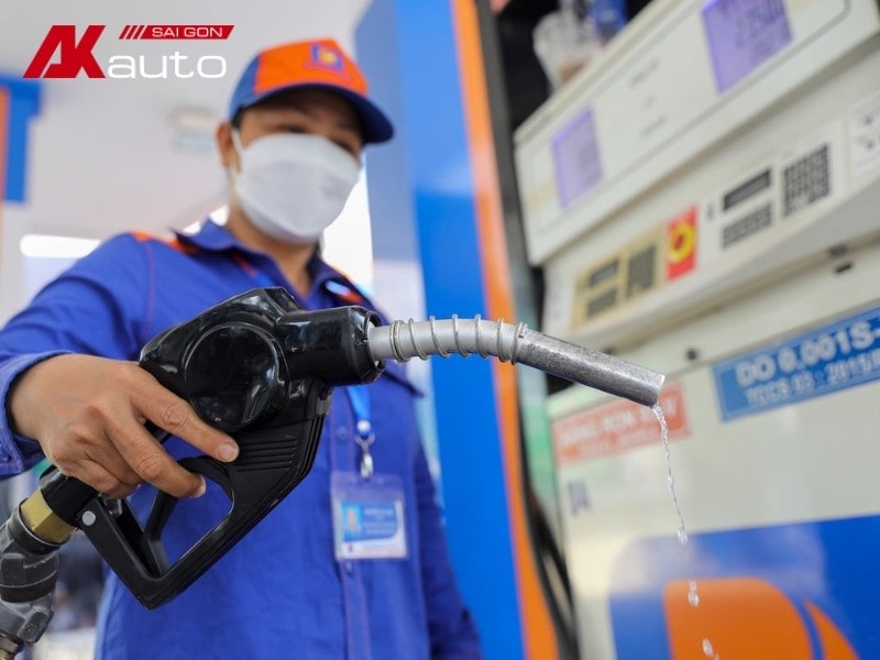 Dán phim cách nhiệt 3M có thực sự tiết kiệm xăng? 1 tìm hiểu tình hình giá xăng mới nhất hiện nay