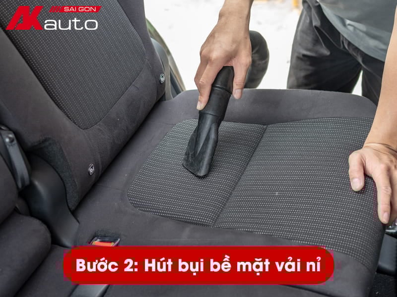 Hút bụi vệ sinh ghế nỉ ô tô