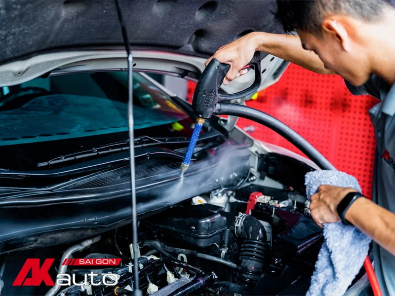 Cách vệ sinh khoang máy ô tô tại nhà Đơn Giản - Chi Tiết nhưng Hiệu Quả cao 16 Vệ sinh khoang máy oto nên sử dụng vòi xịt áp lực mạnh hay nhẹ