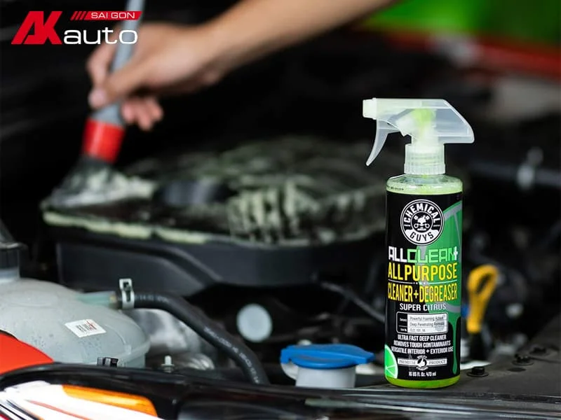 Vệ sinh khoang máy bằng dung dịch chuyên dụng
