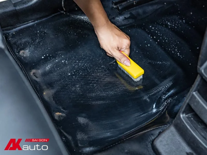 Vệ sinh sàn xe hơi cần lưu ý gì?