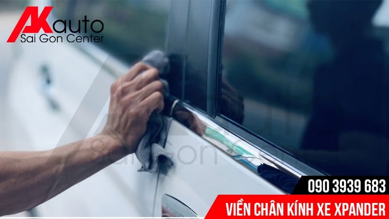 viền chân kính inox xe xpander