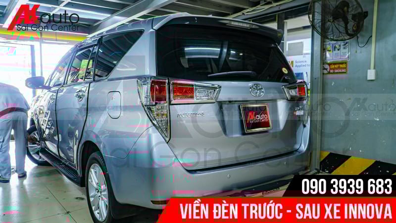 lắp viền đèn sau xe innova hcm