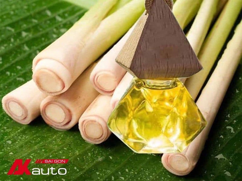 Xông tinh dầu sả cho ô tô