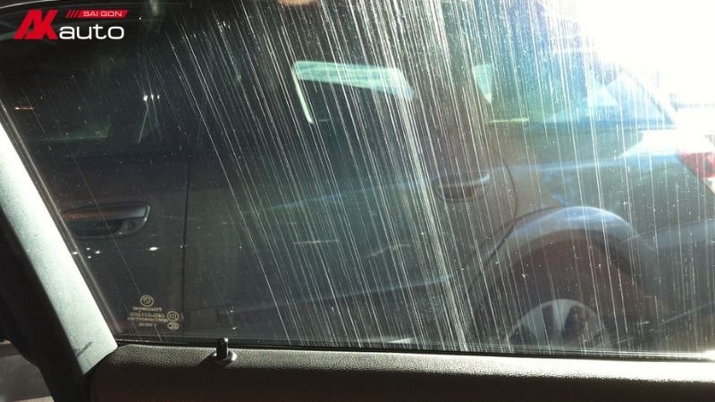 Bạn nên thay phim mới nếu phim cách nhiệt bị trầy nặng