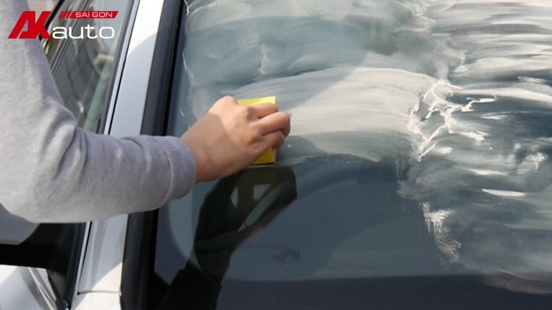 Tránh các phương pháp “dân gian”, có thể làm vết xước nặng hơn