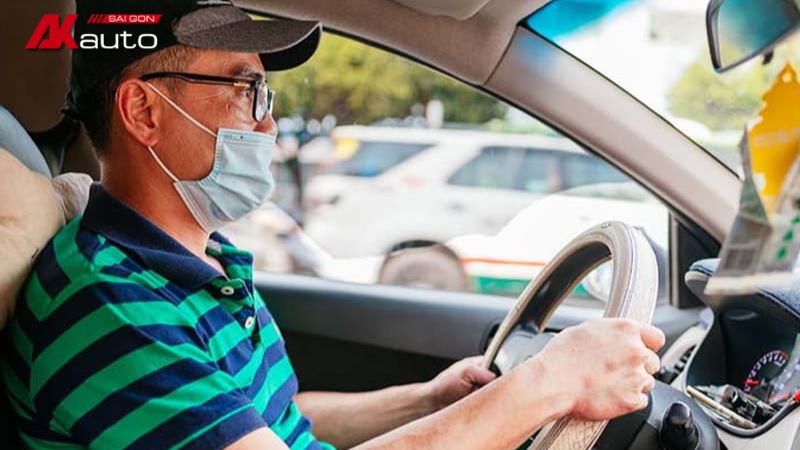 Những lưu ý khi lái xe dưới trời nắng để bảo vệ da tốt hơn