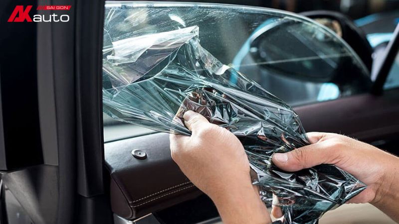 Không nên tự ý bóc phim cách nhiệt vì có thể làm hỏng kính
