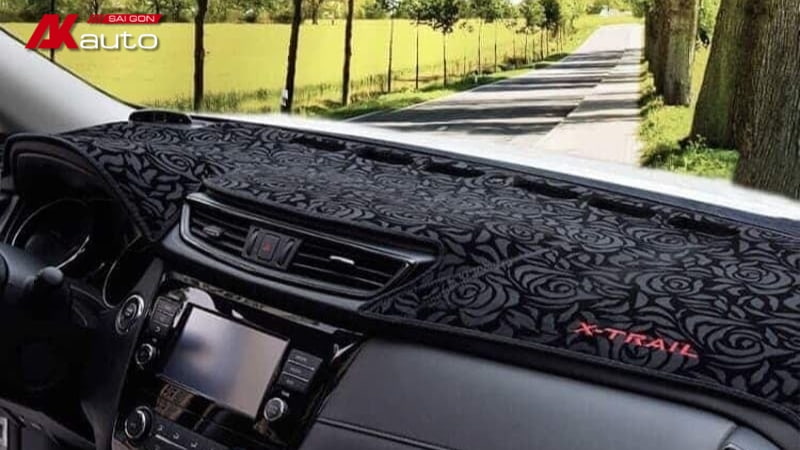 Dùng thảm chống nóng để bảo vệ bề mặt taplo