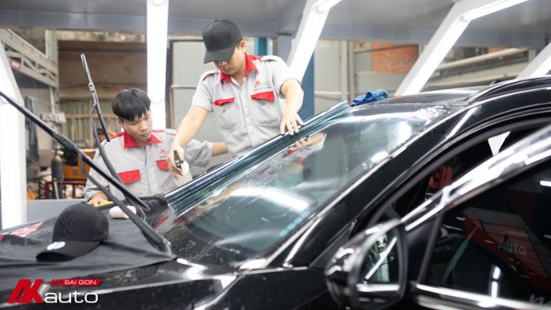 Dán phim cách nhiệt kính lái là phương án được đề xuất hàng đầu