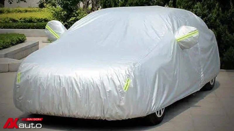 Dùng bạt trùm chống nóng cho xe