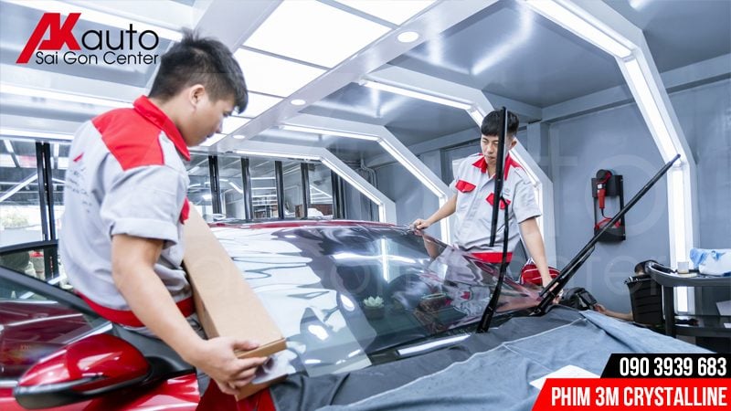 Kiểm tra và dán phim mới sau khi phim cũ bị phai màu
