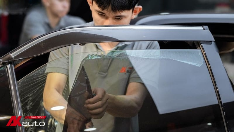 Thị trường dán phim ô tô tại quận Bình Tân đang ghi nhận sự tăng trưởng đáng kể