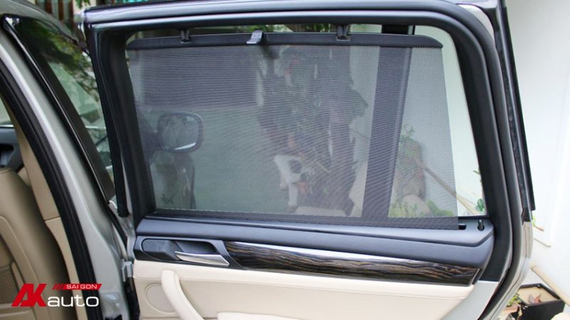 Rèm che nắng ô tô giúp chống nóng hiệu quả