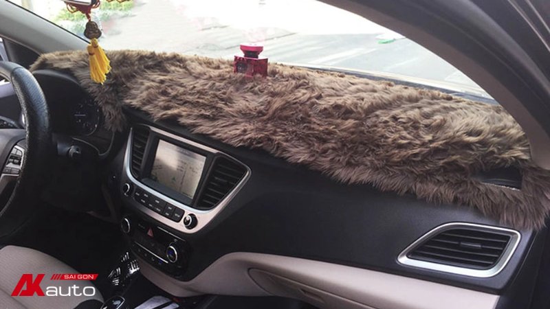 Thảm lông chống nóng taplo ô tô