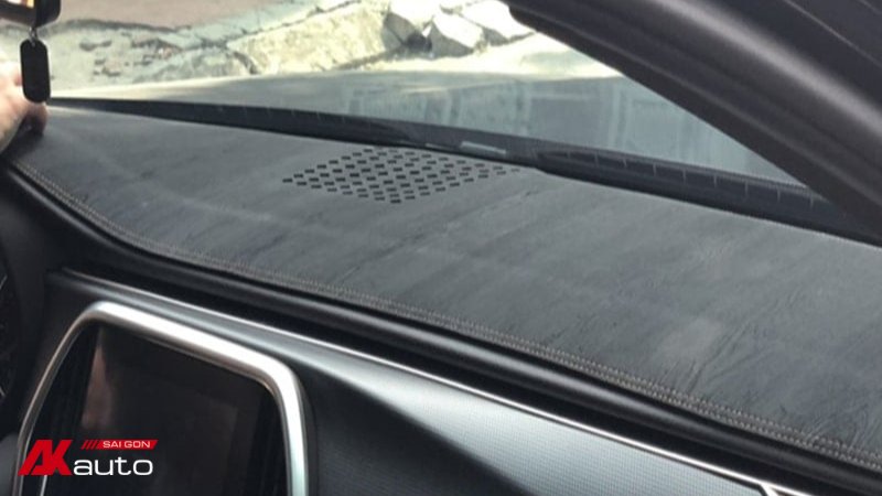 Thảm giúp bảo vệ bề mặt taplo không bị tác động tiêu cực từ ánh nắng mặt trời