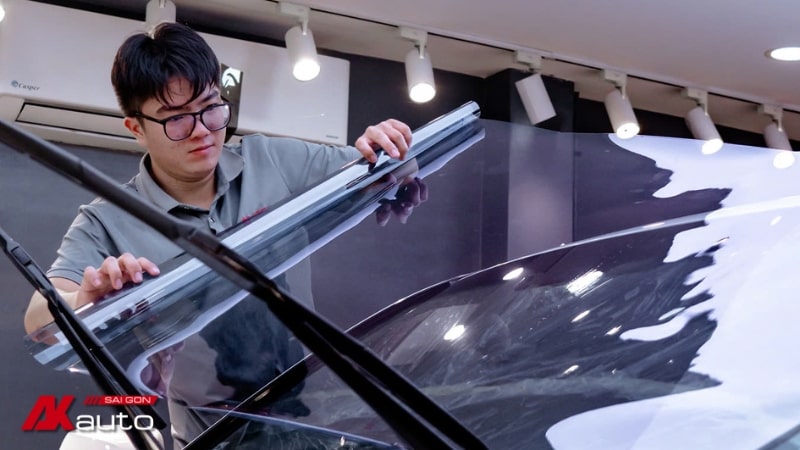 AKauto chuyên dán phim cách nhiệt trong suốt chất lượng cao cho ô tô
