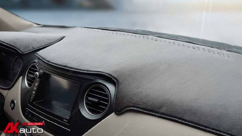 Trải thảm taplo chống nóng cho xe