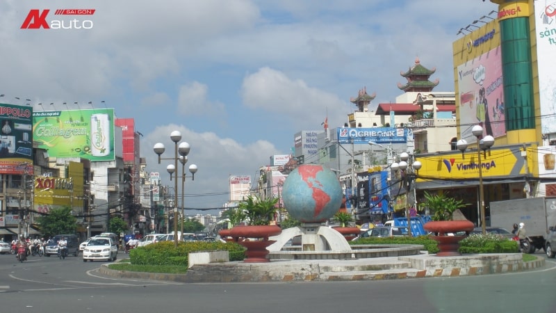 Quận Tân Bình là trung tâm kinh tế xã hội phát triển với dân cư đông đúc và số lượng ô tô cao