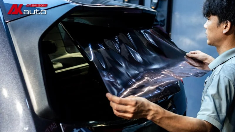 Chủ xe nên lựa chọn địa chỉ dán phim cách nhiệt Fujimax uy tín