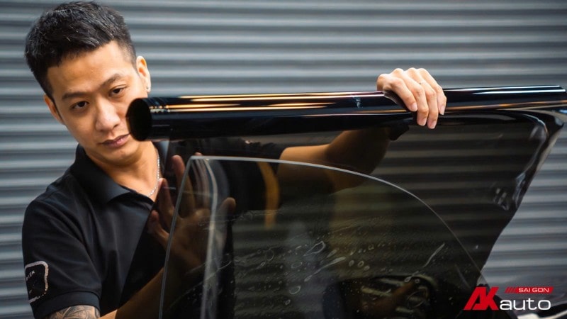 Chủ xe nên đến các đại lý phim cách nhiệt Stek chính hãng để đảm bảo mua được sản phẩm chất lượng, giá tốt