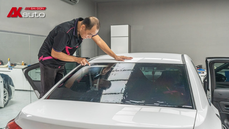 Lựa chọn địa chỉ dán phim cách nhiệt Titan uy tín để đảm bảo quyền lợi khách hàng