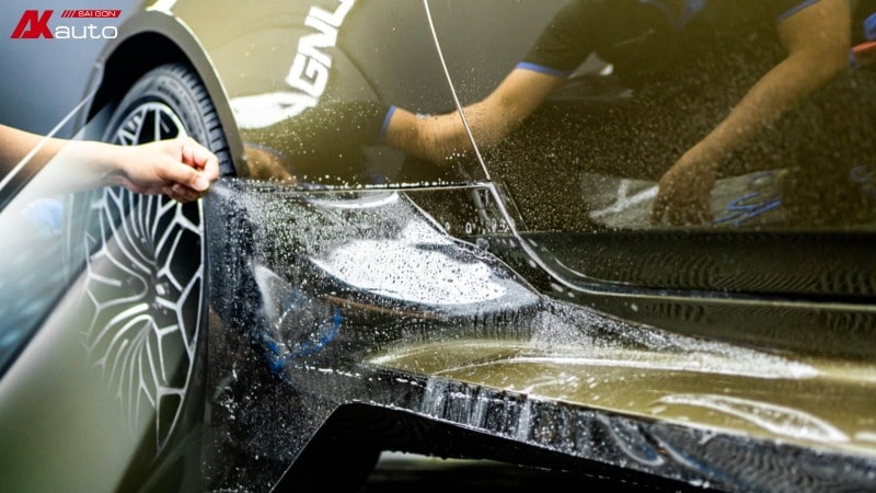 Quý khách dán PPF AutoZkin tại cửa hàng chính hãng để được bảo hành uy tín