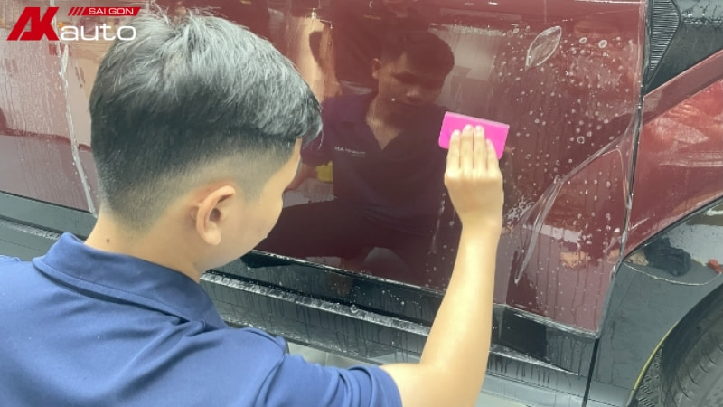 Chủ xe nên tìm đến các địa chỉ dán PPF Suntek chính hãng để được bảo hành dài lâu