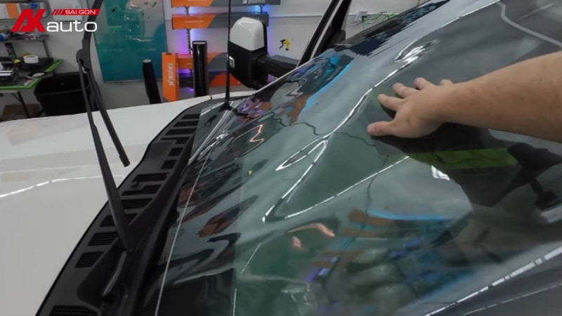 Phim Solux giúp khoang xe mát mẻ, dễ chịu hơn