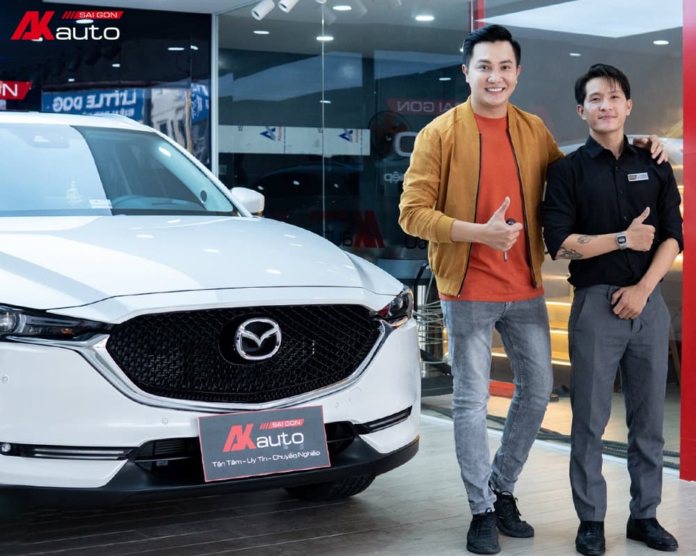 Khách hàng MC Nguyên Bảo dán phim cách nhiệt ô tô tại Akauto