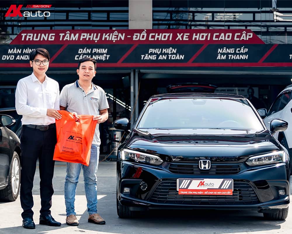 Khách hàng Cao Thanh Sơn dán phim cách nhiệt ô tô tại Akauto