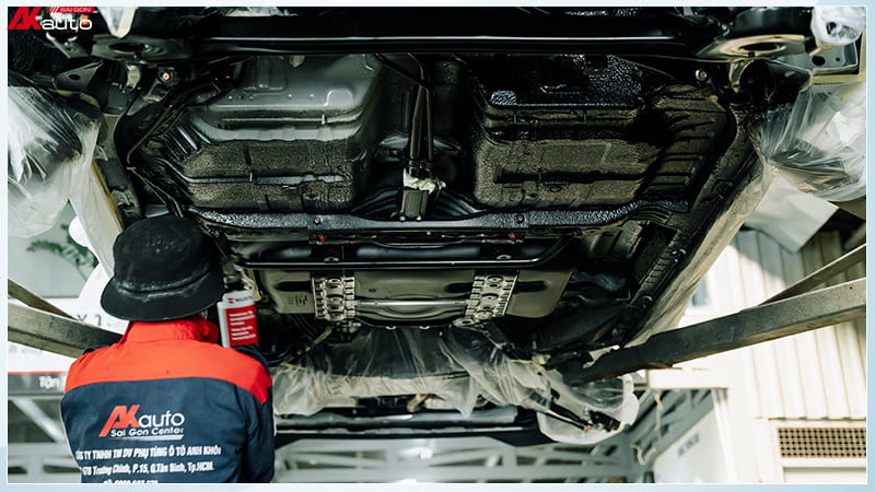 Phủ gầm xe ô tô vừa chống ồn, vừa chống gỉ