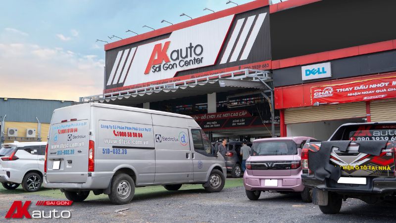 Lắp đặt HUD A8 an toàn và chuyên nghiệp tại AKauto