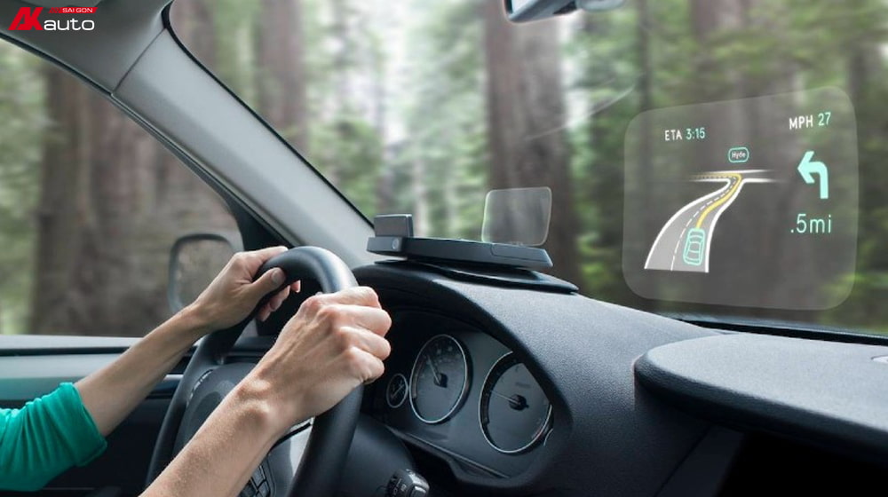 Màn hình HUD kính lái nâng cao an toàn, hạn chế rủi ro tai nạn khi lái xe
