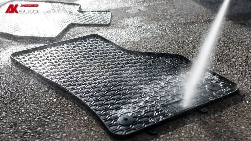 Cách bảo dưỡng thảm lót sàn ô tô theo cường độ sử dụng xe