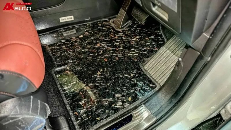 Lót sàn carbon được nhiều chủ xe yêu thích vì tính thẩm mỹ cao