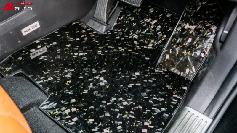 Lót sàn carbon không thể tháo rời, khó vệ sinh