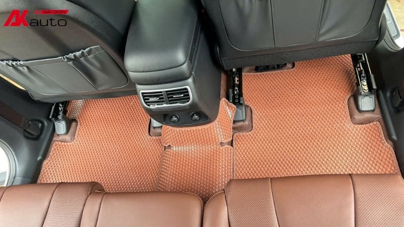 Lưu ý thảm trải sàn cần phải hài hòa với màu nội thất xe Santafe