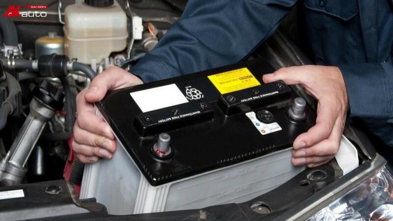 Ắc quy cung cấp nguồn điện cho các hoạt động vận hành của xe ô tô