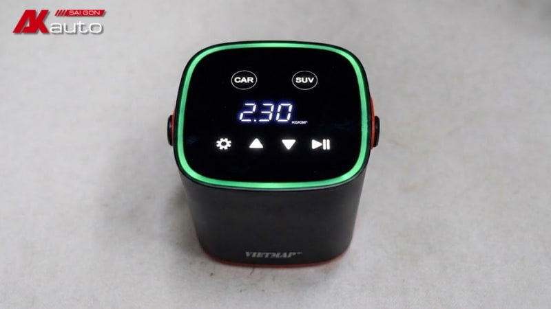Bơm lốp Vietmap P01 sử dụng màn hình OLED rõ nét